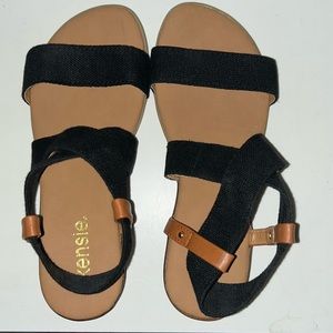KENSIE CROSSOVER SANDALS